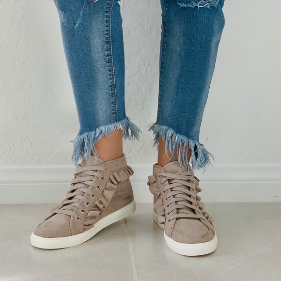 NIB Blush Nude Ruffle Chic High Top Sneaker - Picture 2 of 8